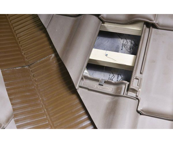 Зажим для крепления подрезанной черепицы Braas